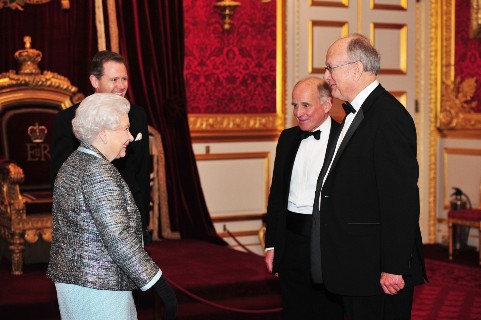 Diabetes_UK HRH Queen photo_006(1) Queen Elisabeth mit Vertretern von Diabetes UK