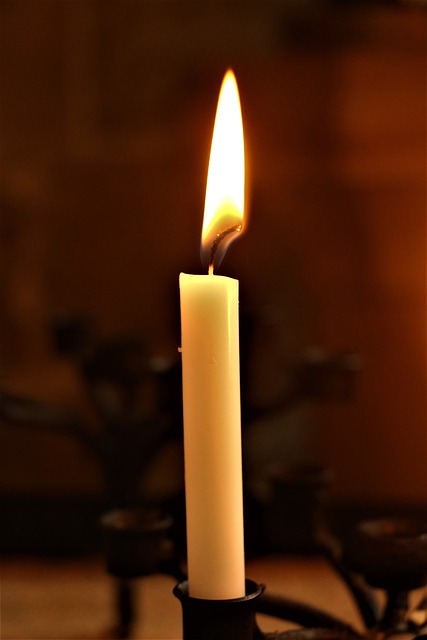 candle-g92145fd6b_640 Kerze